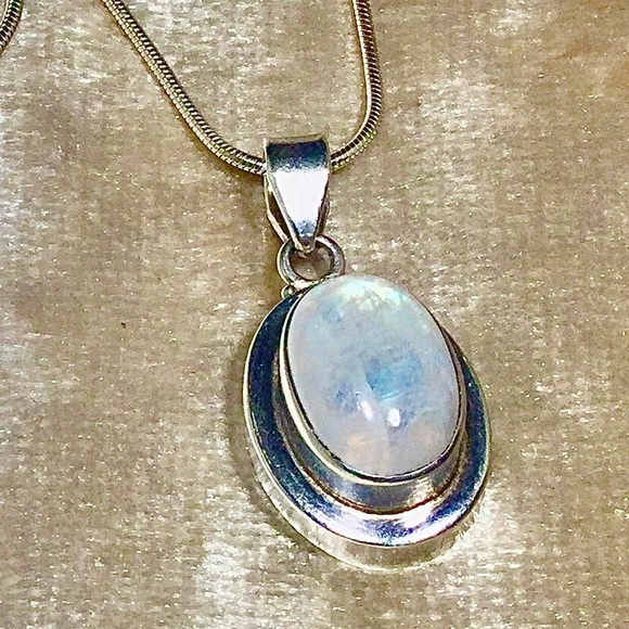 Gorgeous Moonstone 925 Sterling Silver Necklace - Picture 3 of 16